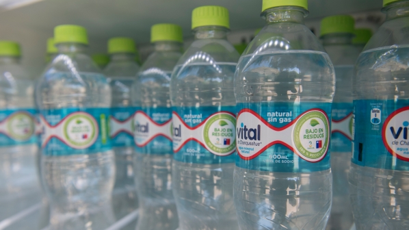 Botella plástica de agua ,botella de agua por mayor - Market Corporativo de  Chile